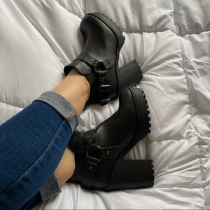 wide width chunky heel boots
